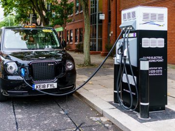 Dit land zet vol in op draadloos laden van EV’s ...