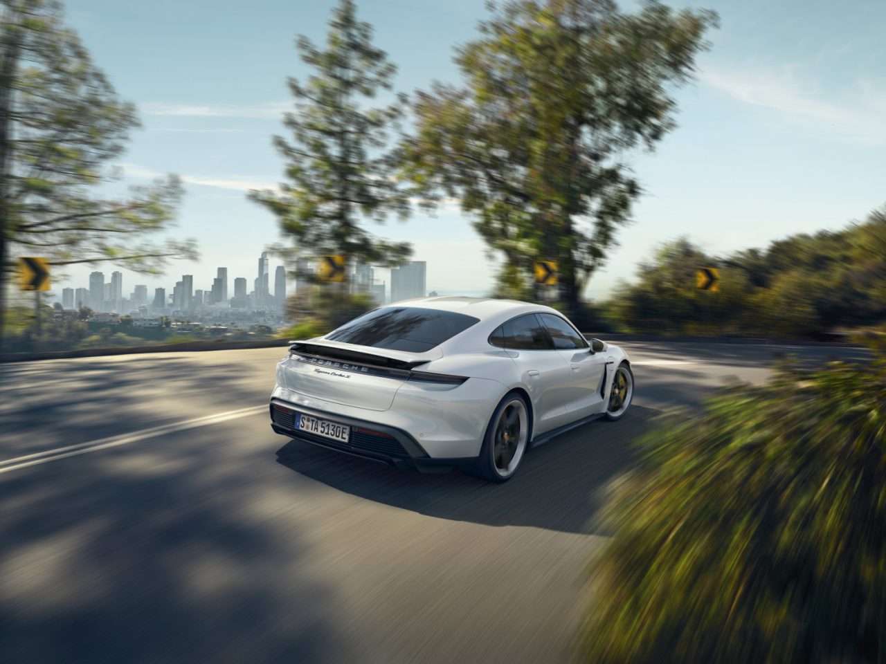 Porsche Taycan: met 4 personen in 2,8 seconden naar 100 km/u ...