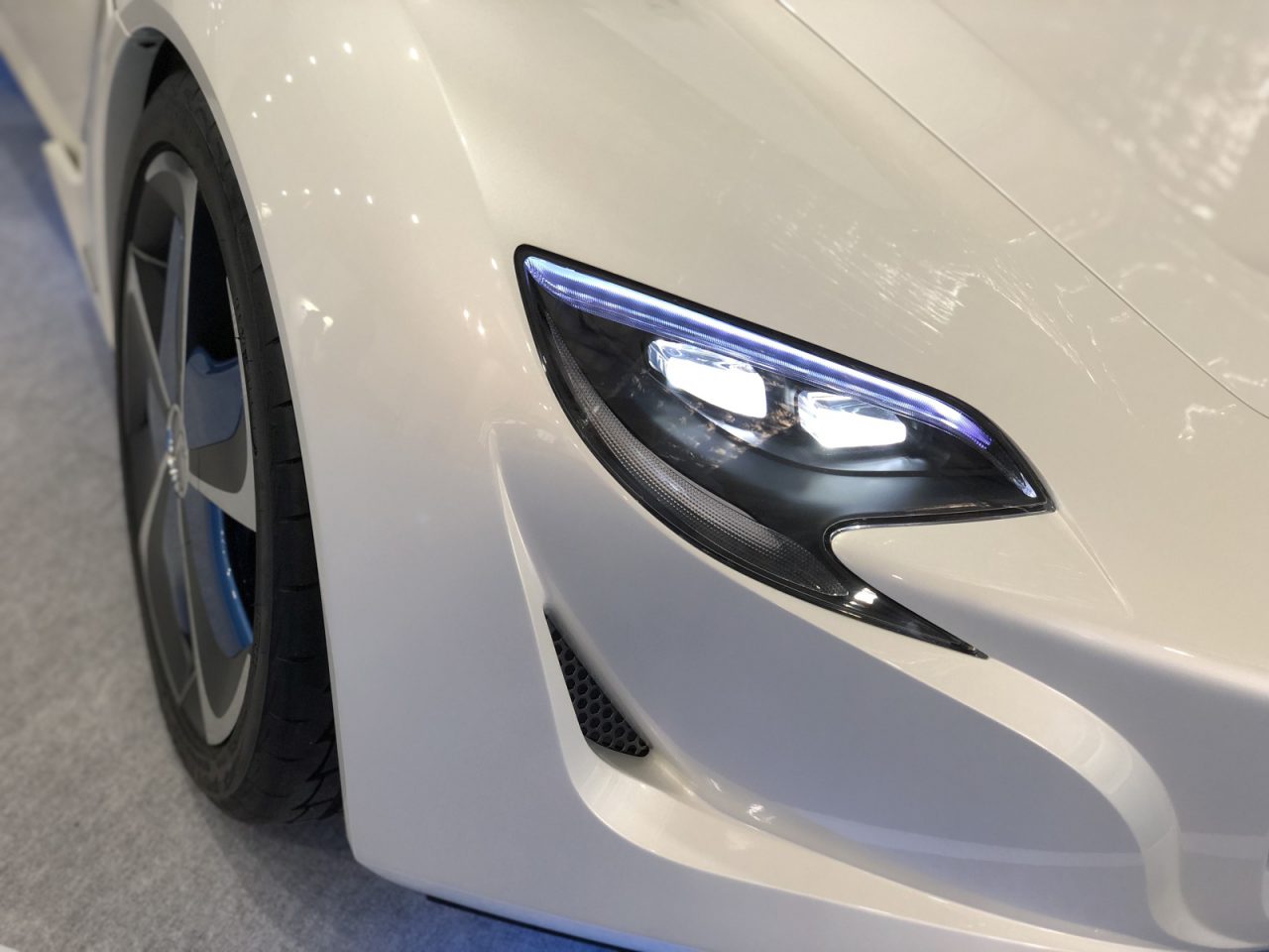 Dit merk heeft ’s werelds kleinste 4-zits batterij-elektrische auto ...