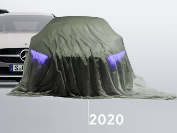 Geheimzinnige Mercedes-Benz onder doek ...