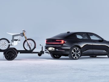 Elektrische Polestar 2 kan een caravan trekken ...