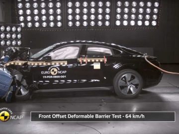 Video: Porsche Taycan opzettelijk gecrasht ...