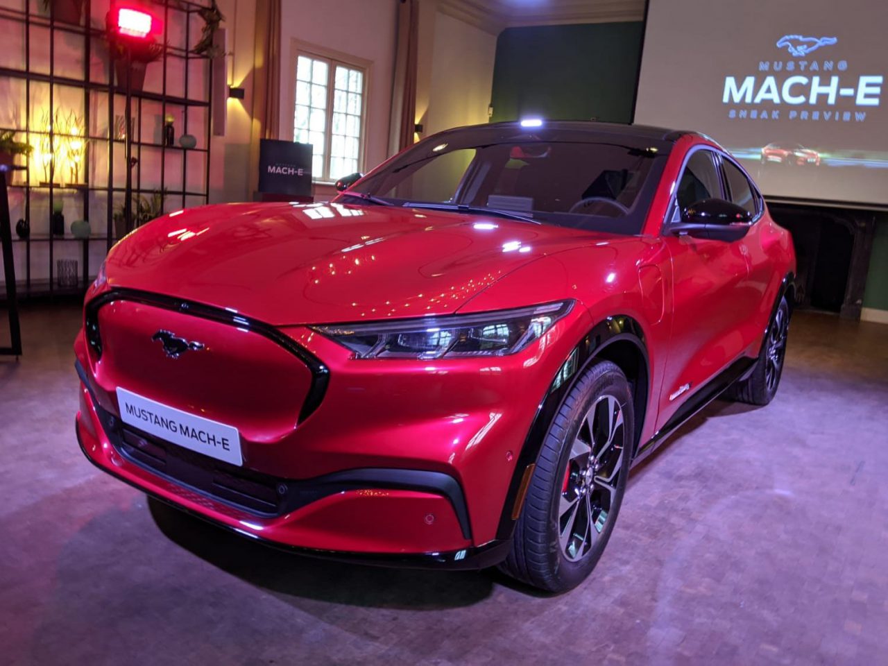 Nu van dichtbij: elektrische Ford Mustang Mach-E maakt indruk ...