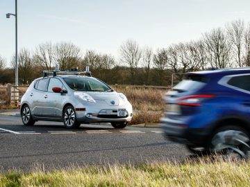 Nissan LEAF legt 370 kilometer helemaal zelfstandig af ...