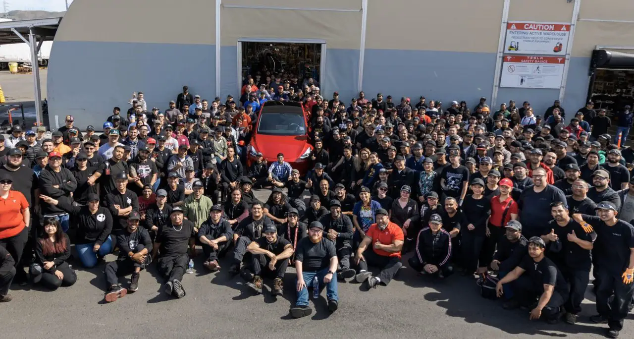 Miljoenste Tesla rolt van de band ...