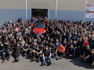 Miljoenste Tesla rolt van de band ...