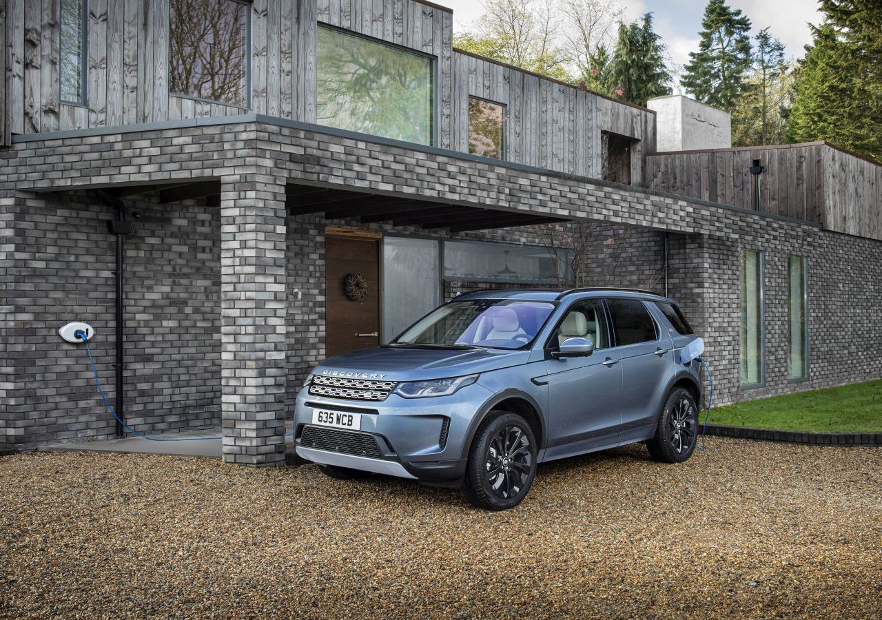 Land Rover introduceert Discovery Sport en Range Rover Evoque P300e. ...