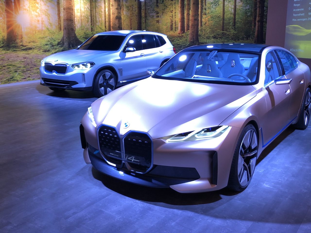 WALKAROUND: Elektrische BMW i4 en BMW iX3 – AutoRAI TV ...