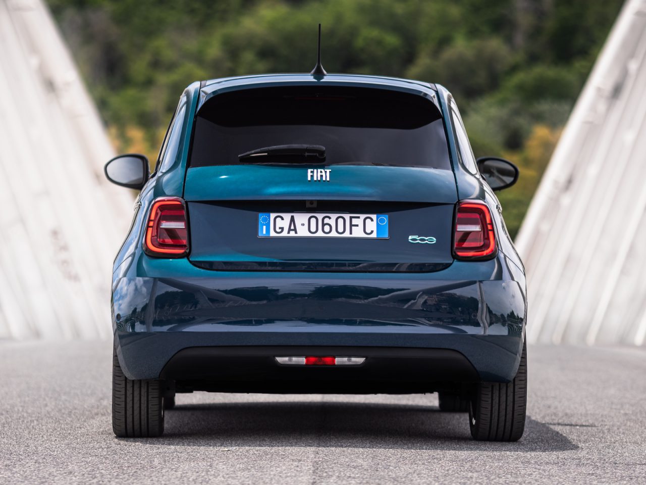 Nieuwe elektrische Fiat 500 nu ook als hatchback ...