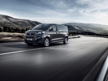 Peugeot e-Traveller komt als Shuttle of Combi ...