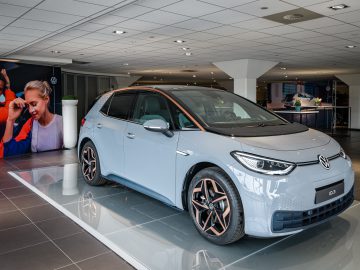 Exclusief: sneak preview Volkswagen ID.3 in Nederland! – AutoRAI TV ...