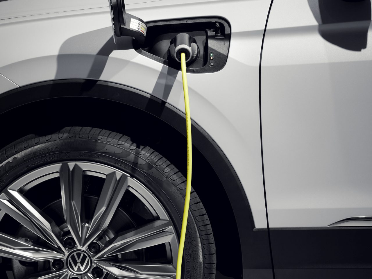 Volkswagen Tiguan eHybrid: 245 pk sterke stekkerhybride ...