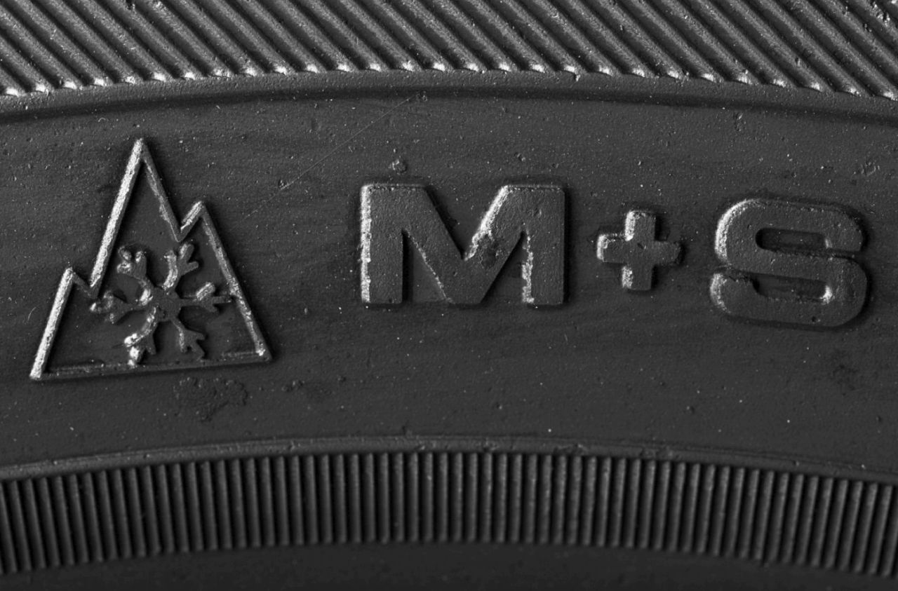 M s на резине что это. Маркировка всесезонных шин. Шины m+s. Маркировка шин m+s. Всесезонные шины маркировка.