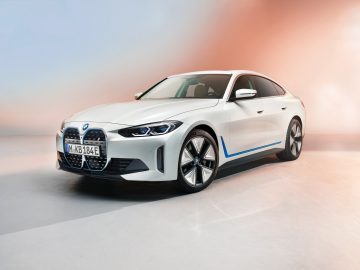 Eerste blik op productieversie BMW i4 ...
