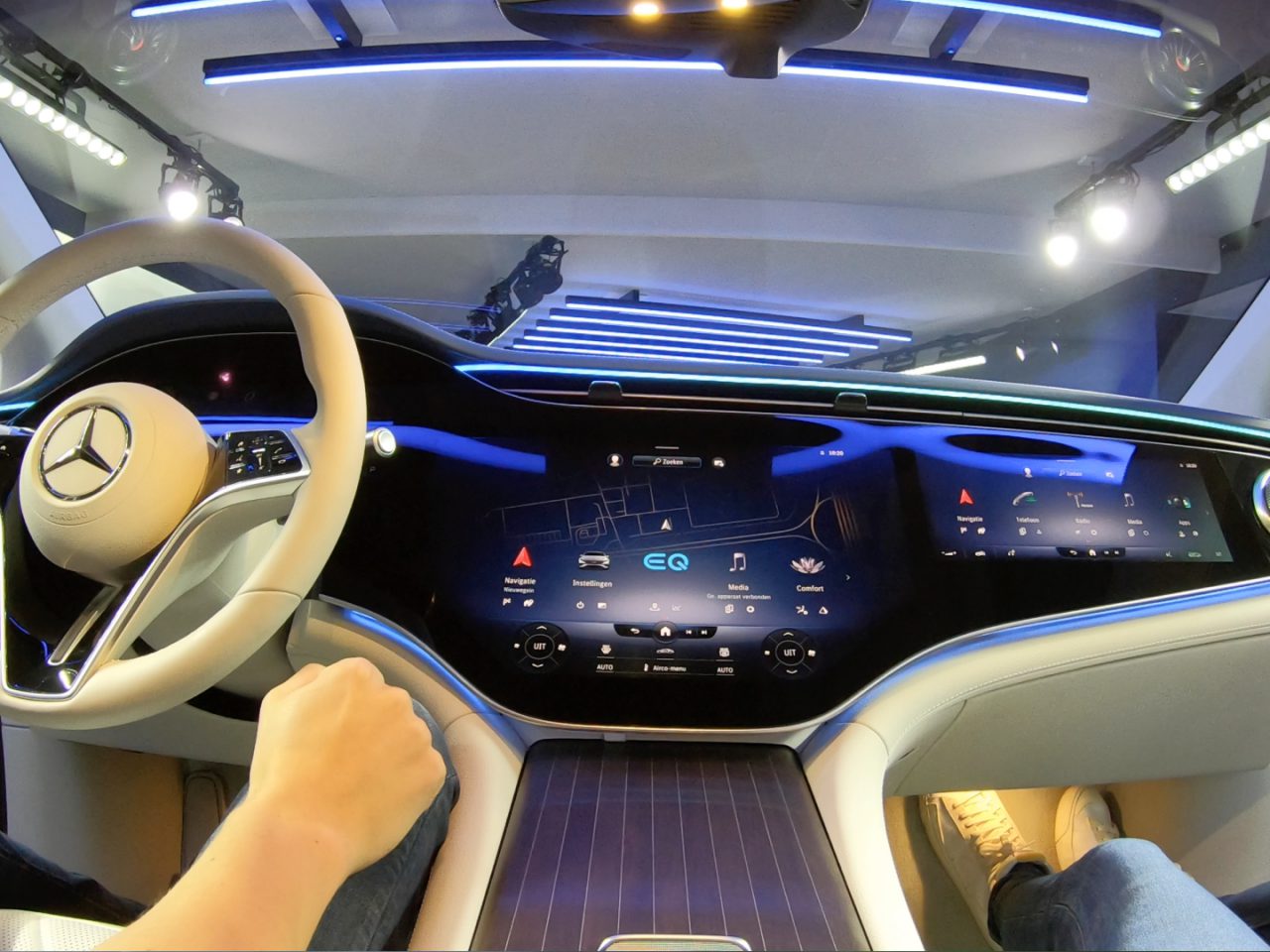 Eerste indruk Hyperscreen van Mercedes-Benz EQS (2021) ...