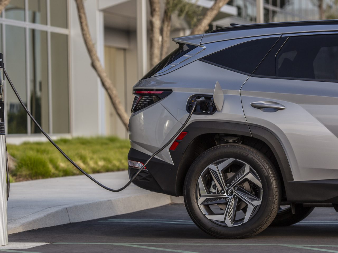 Alles over het opladen van een hybride auto ...