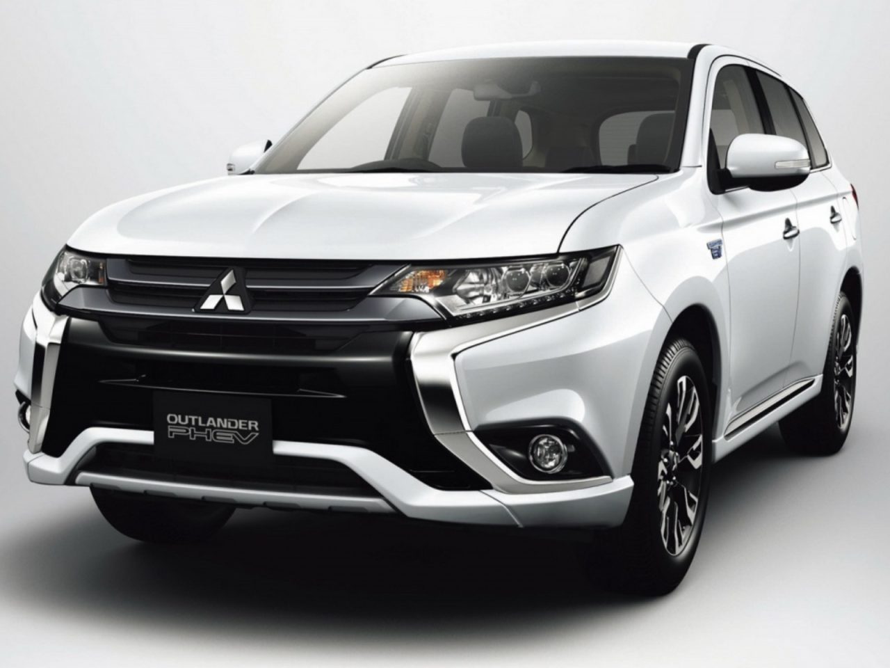 Mitsubishi Outlander PHEV 2015