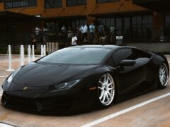 Zwarte Lamborghini Huracan